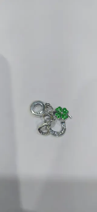 Charm de plata