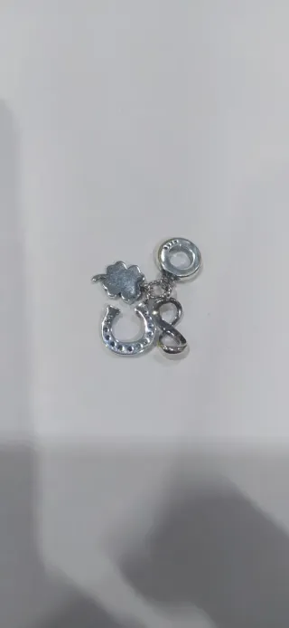 Charm de plata