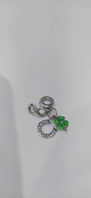 Charm de plata
