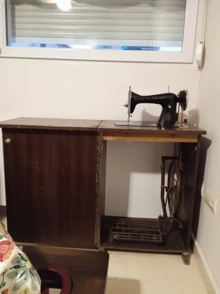 Máquina de coser antigua Alfa. Zona de Granada