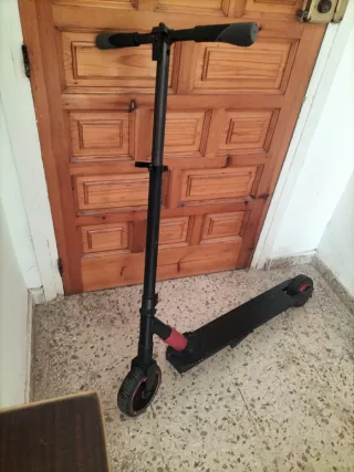 Patinete Negro y Rojo