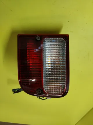 PILOTO TRASERO DERECHO LAND ROVER FREELANDER