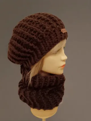 Set berretto e scaldacollo lana marrone