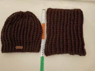 Set berretto e scaldacollo lana marrone