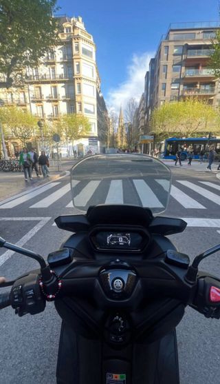 Yamaha 125cc Moto azul model 2023