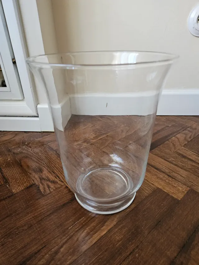 Jarrón de cristal transparente