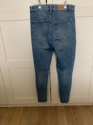 vaquero talla 38 pull and bear