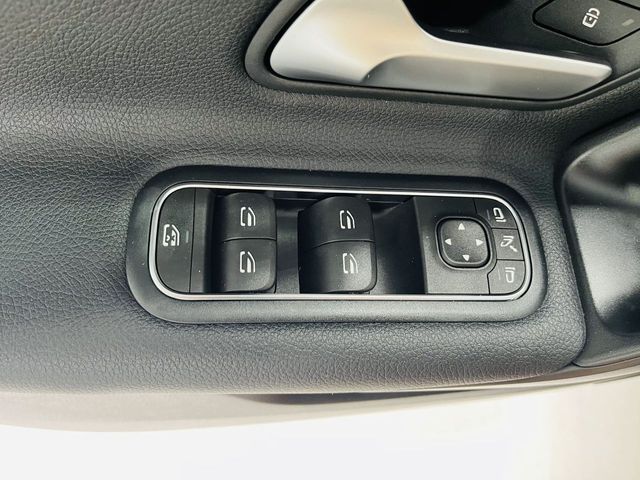 Mercedes Clase A 180 Sedán 1.5 DCI 115 CV