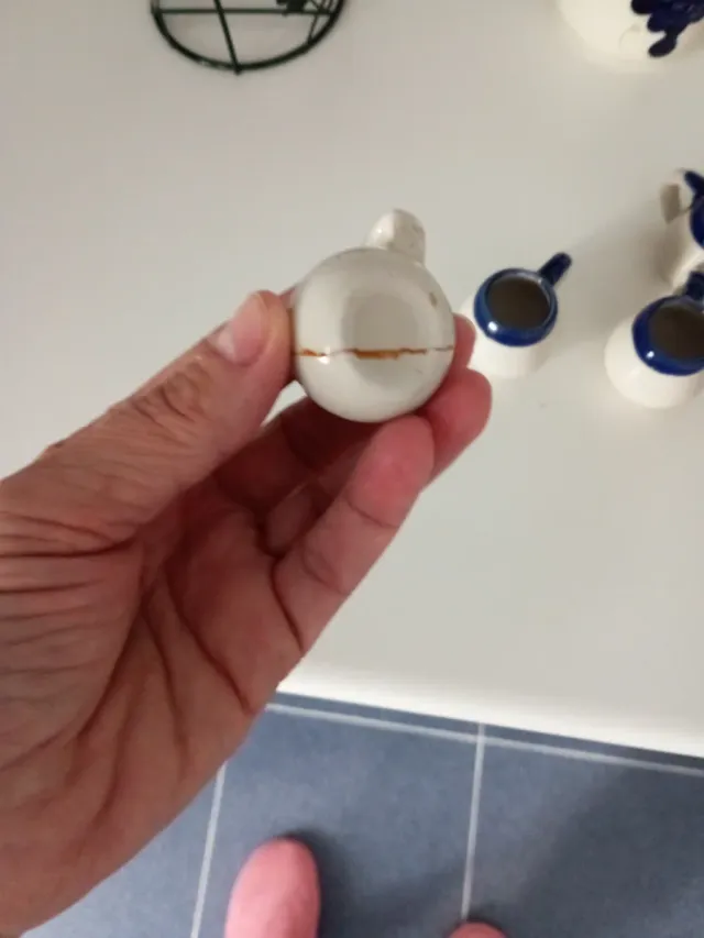 Juego cerámica: chupitos y botella