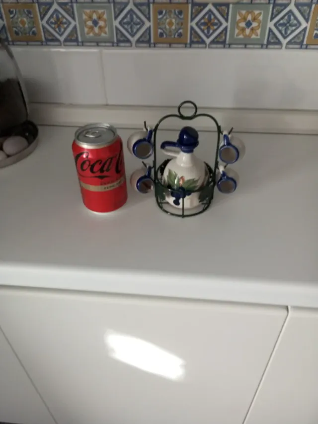 Juego cerámica: chupitos y botella