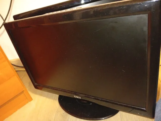 2 TVs OKI 19 pulgadas