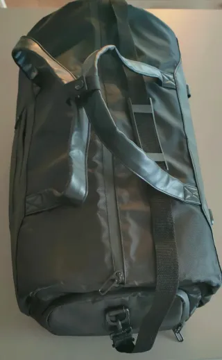 Bolsa-Mochila de viaje para traje impermeable.