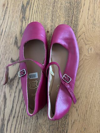 Bailarinas Rosa fucsia de cuero con hebilla.