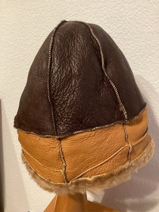 2 Gorras de Piel Marrón y Beige