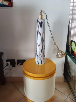 Lampadario in vetro e metallo