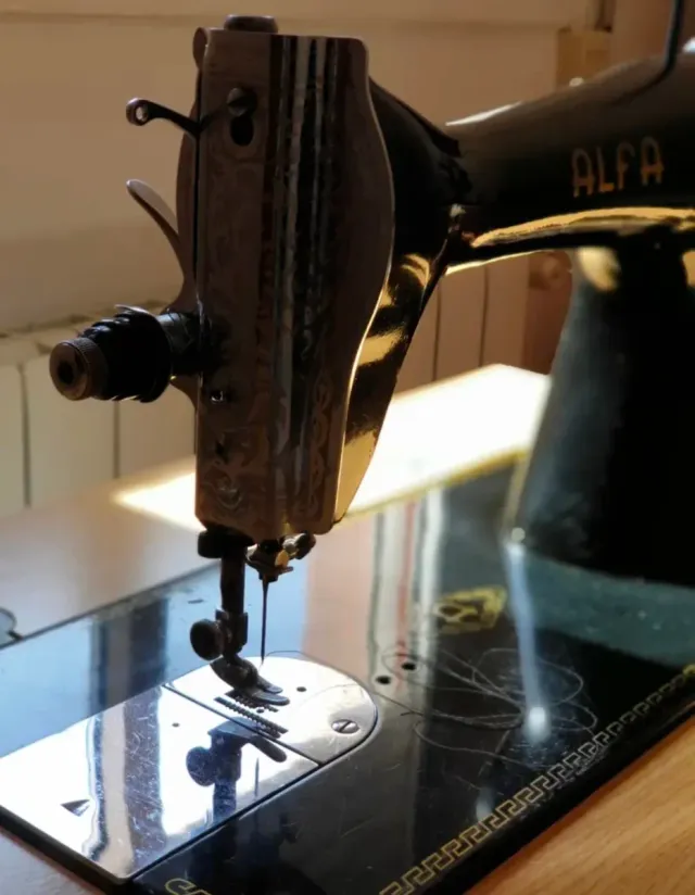 Máquina de coser Alfa antigua