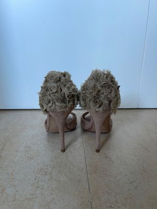 Zapatos de tacón Uterqüe Beige