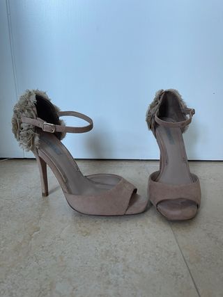 Zapatos de tacón Uterqüe Beige