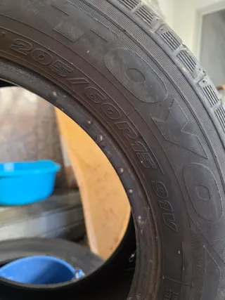 2 NEUMATICOS 205/60/R15 80%