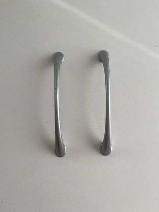 Tiradores de cocina plateados (2 unidades)
