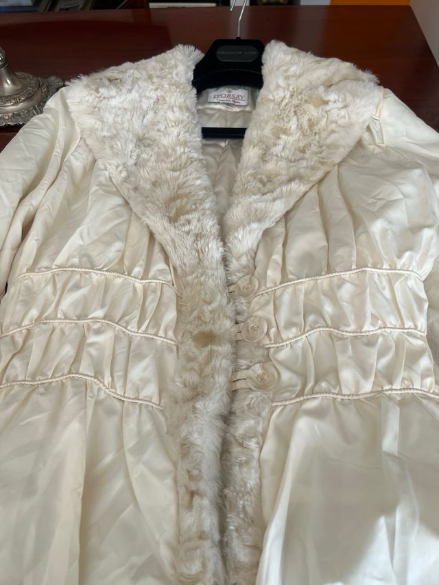 Chaqueta D'Orsay acolchada, color crema. Nueva.