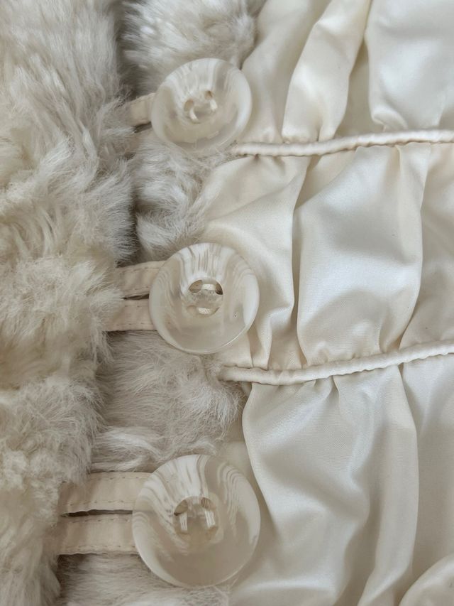 Chaqueta D'Orsay acolchada, color crema. Nueva.