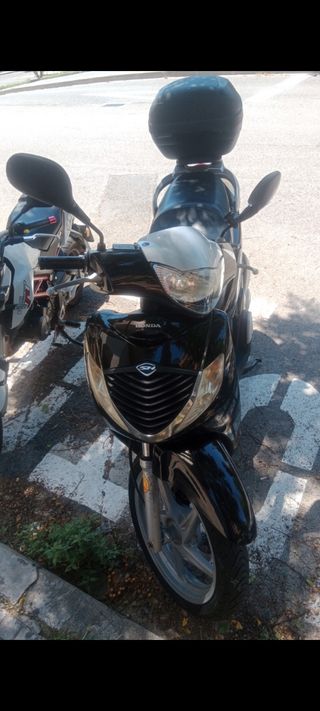Moto Honda SH 125i Negra