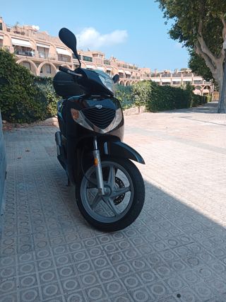 Moto Honda SH 125i Negra