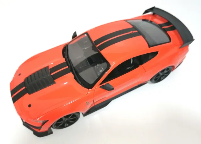 FORD MUSTANG SHELBY GT 500 MAISTO 1:18 CON DEFECTO