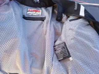 Cazadora de moto RAINERS talla 2XL y protecciones.