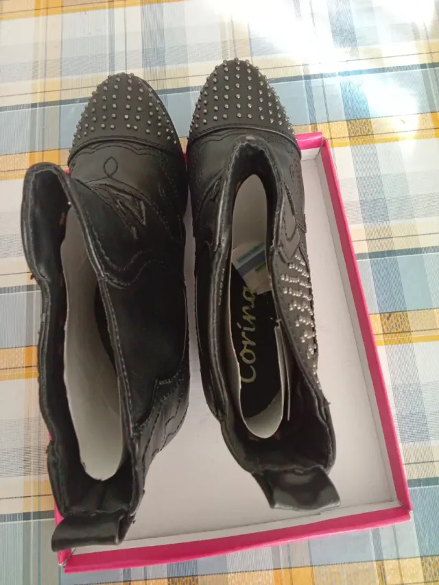Botines negros tachuelas Talla 37-38 Precio negoci