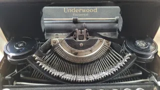 Máquina de escribir Underwood Universal