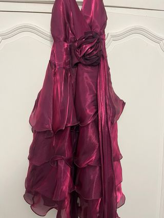 Vestido de fiesta con volantes