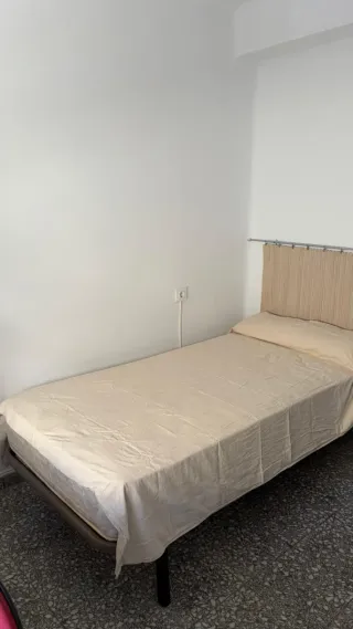 Habitación en alquiler en piso compartido.