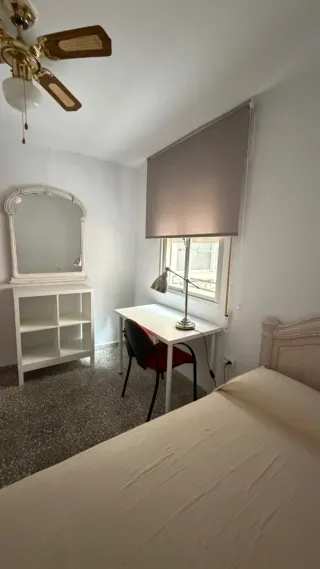 Habitación en alquiler en piso compartido.