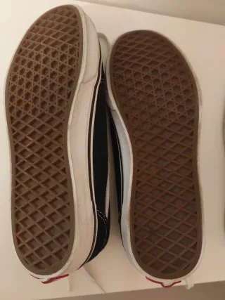 Zapatillas Vans Negras y Blancas