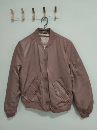 Cazadora bomber rosa de pull&bear