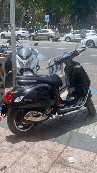 Piaggio Vespa GTS 300 SÚPER