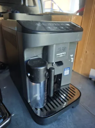 Cafetera DeLonghi Magnifica Evo