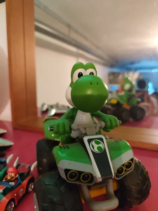 Figura de Yoshi Verde em sua Moto
