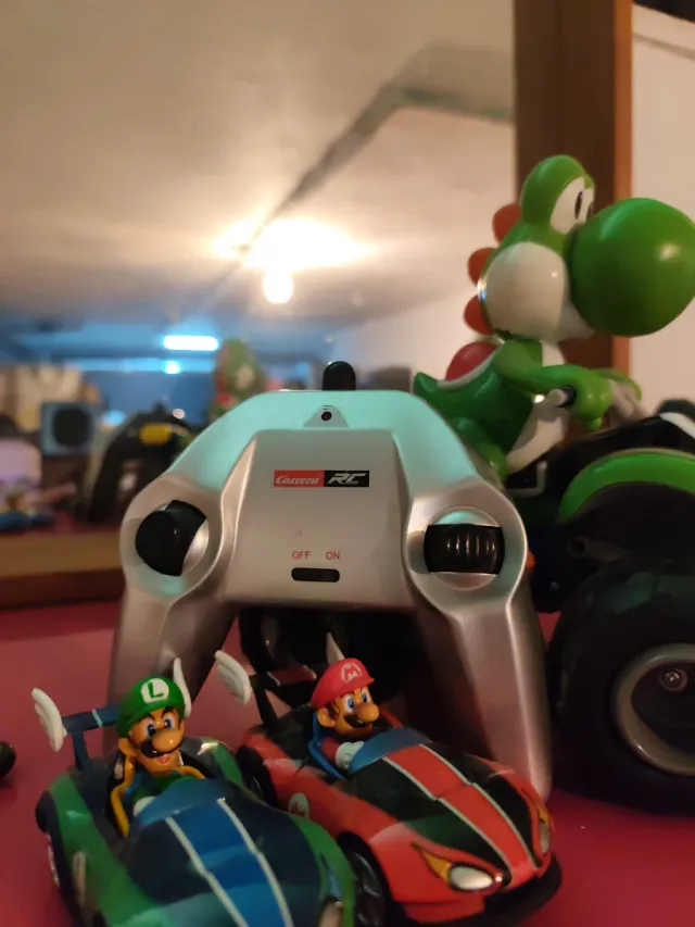 Figura de Yoshi Verde em sua Moto