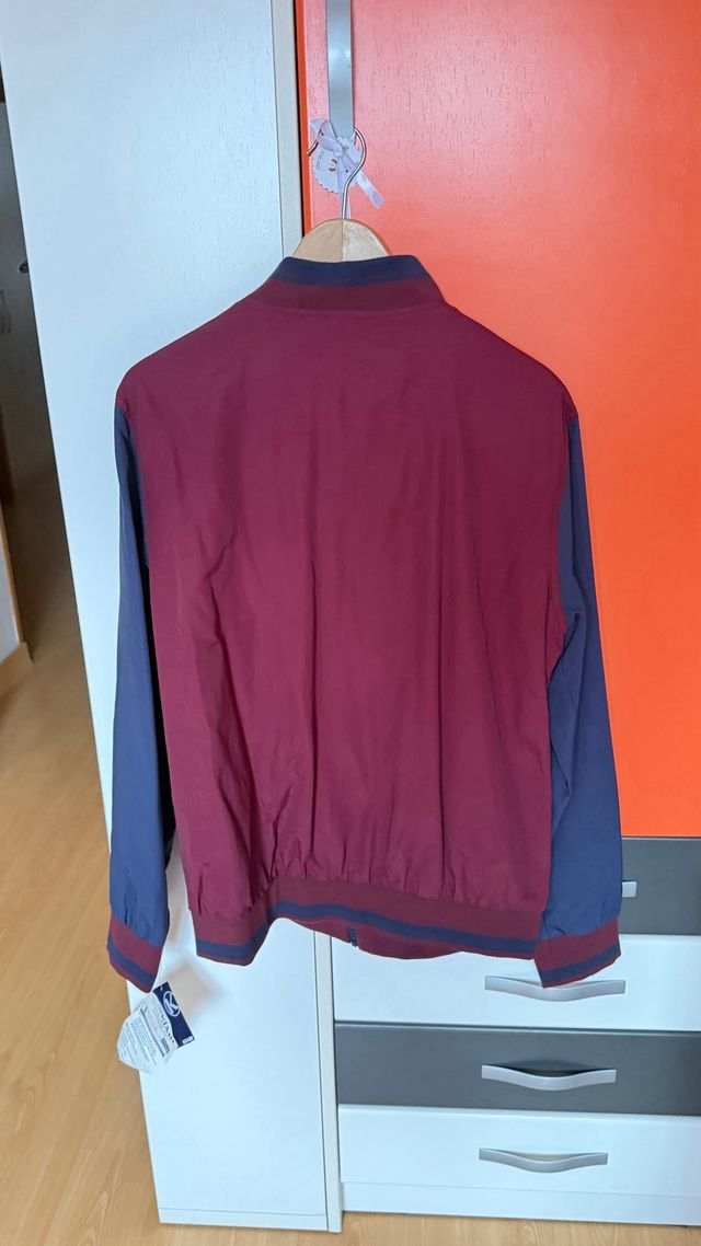 Cazadora Béisbol Kiabi Roja y Azul XL nueva