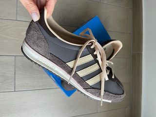 Sneakers Adidas Marroni e Beige Worn once