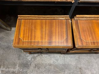 Pareja mesitas de noche antiguas de madera