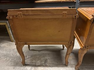 Pareja mesitas de noche antiguas de madera