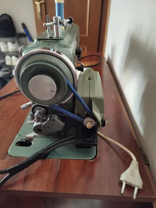 Máquina de coser Refrey verde