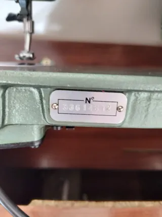 Máquina de coser Refrey verde