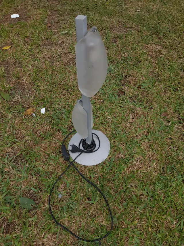 Lámpara de mesa moderna