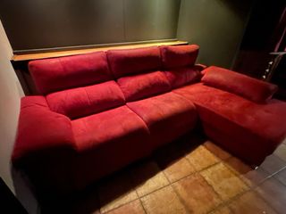 Sofá cheslong rojo de ante