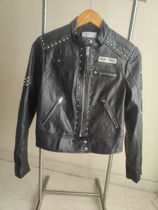 Cazadora Cuero Negra Bershka Tachuelas